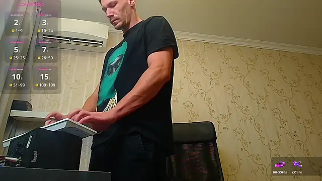 Snapshot of MateoBenjaminX chatting on 09-26-25, 05:25 MateoBenjaminX online show from 09-26-25, 05:25