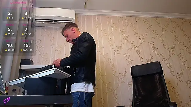 Snapshot of MateoBenjaminX chatting on 09-18-25, 05:21 MateoBenjaminX online show from 09-18-25, 05:21