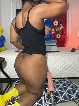 Snapshot of sweetebony_970 chatting on 06-19-26, 12:44 sweetebony 970 online show from 06-19-26, 12:44