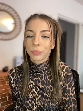 Snapshot of Mia_Ethan chatting on 10-22-25, 08:03 Mia Ethan online show from 10-22-25, 08:03