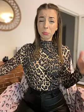 Snapshot of Mia_Ethan chatting on 10-08-25, 08:27 Mia Ethan online show from 10-08-25, 08:27