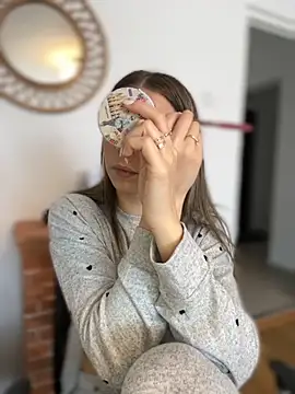 Snapshot of Mia_Ethan chatting on 10-21-25, 08:36 Mia Ethan online show from 10-21-25, 08:36