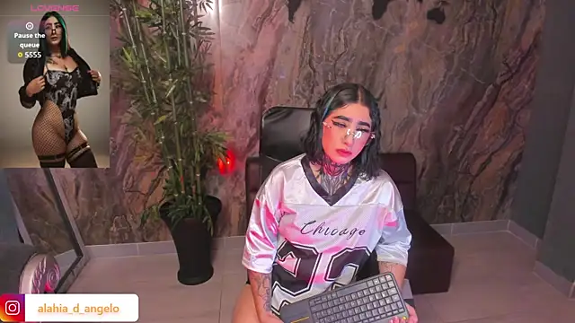 Alahia Dangelo online show from 04-25-26, 02:25