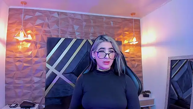 Snapshot of Alahia_Dangelo chatting on 10-18-25, 11:45 Alahia Dangelo online show from 10-18-25, 11:45