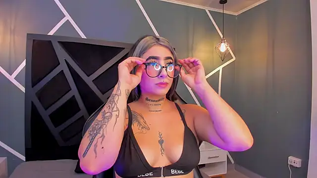 Snapshot of Alahia_Dangelo chatting on 09-22-25, 11:38 Alahia Dangelo online show from 09-22-25, 11:38