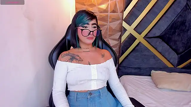 Snapshot of Alahia_Dangelo chatting on 03-06-25, 11:36 Alahia Dangelo online show from 03-06-25, 11:36