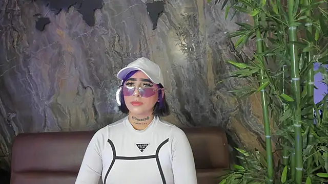 Alahia Dangelo online show from 11-15-25, 05:28