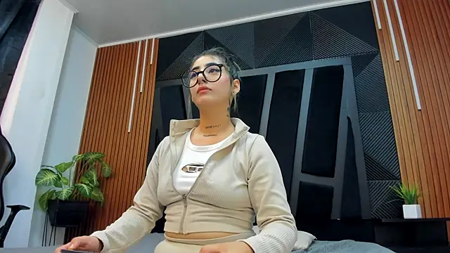 Snapshot of Alahia_Dangelo chatting on 02-15-25, 05:39 Alahia Dangelo online show from 02-15-25, 05:39