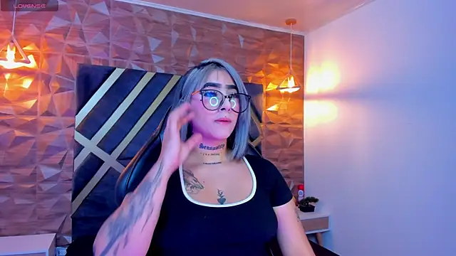 Snapshot of Alahia_Dangelo chatting on 10-01-25, 11:36 Alahia Dangelo online show from 10-01-25, 11:36