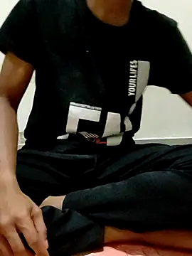 Snapshot of couple3_1_8 chatting on 11-14-25, 07:06 couple3 1 8 online show from 11-14-25, 07:06