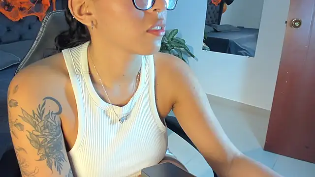  maria foxx  online show from 10-15-25, 07:33