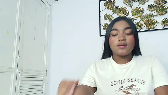 Snapshot of kayna_gomez chatting on 10-17-25, 08:21 kayna gomez online show from 10-17-25, 08:21