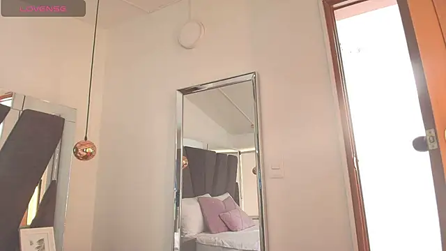 Milkdulce1 online show from 11-21-25, 01:43