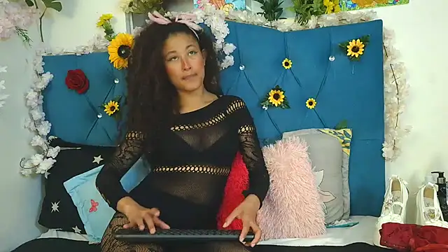 Milkdulce1 online show from 05-12-26, 02:01