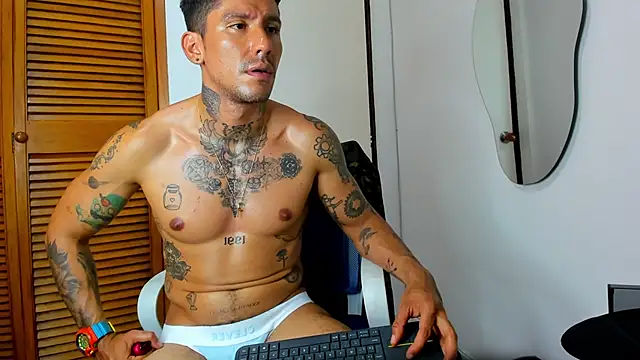 Snapshot of Dylanstonne chatting on 03-22-25, 04:24 Dylanstonne online show from 03-22-25, 04:24