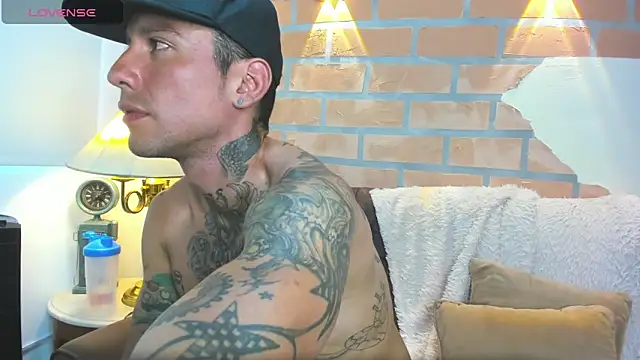 Snapshot of Dylanstonne chatting on 03-07-25, 08:55 Dylanstonne online show from 03-07-25, 08:55