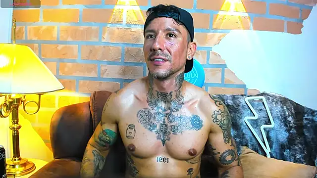 Snapshot of Dylanstonne chatting on 03-13-25, 02:49 Dylanstonne online show from 03-13-25, 02:49