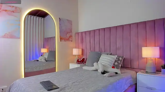 Aleja arango1 online show from 11-24-25, 10:54