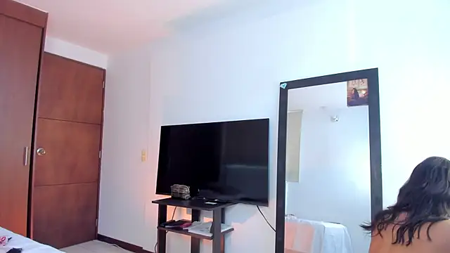 Aleja arango1 online show from 05-01-26, 03:50