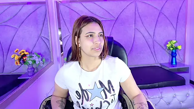 Snapshot of Tammy_Blackk chatting on 10-15-25, 03:16 Tammy Blackk online show from 10-15-25, 03:16