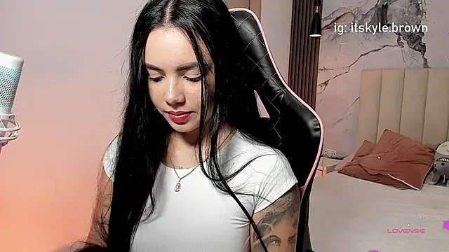 Pink Jazmin online show from 01-07-26, 02:05