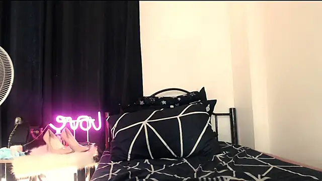 Snapshot of Nathalie_Heartxoxo69 chatting on 02-27-26, 05:18 Nathalie Heartxoxo69 online show from 02-27-26, 05:18