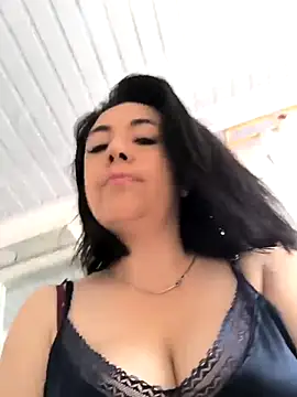 Bella fournier online show from 12-04-25, 03:55