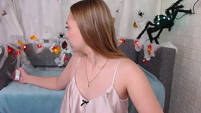 bellaa love  online show from 10-10-25, 12:33