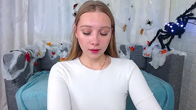 bellaa love  online show from 10-13-25, 01:29