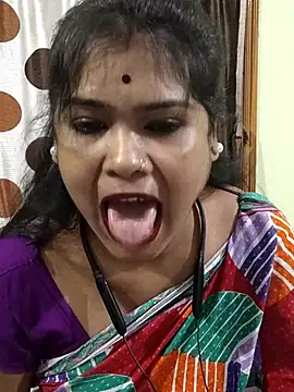 Snapshot of yoursweety09 chatting on 10-10-25, 12:11 yoursweety09 online show from 10-10-25, 12:11