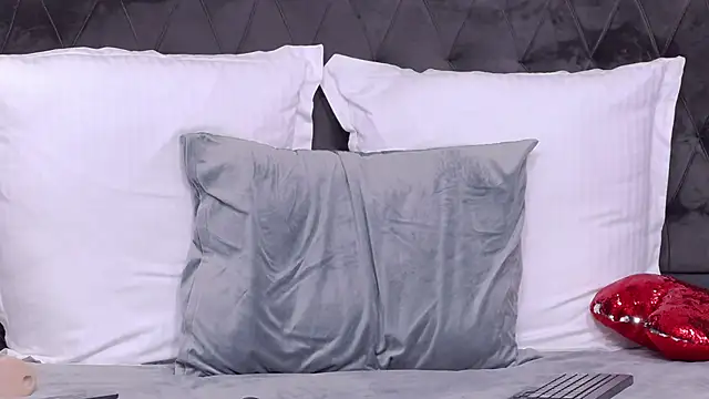 AnisiaConnor online show from 12-14-25, 08:20