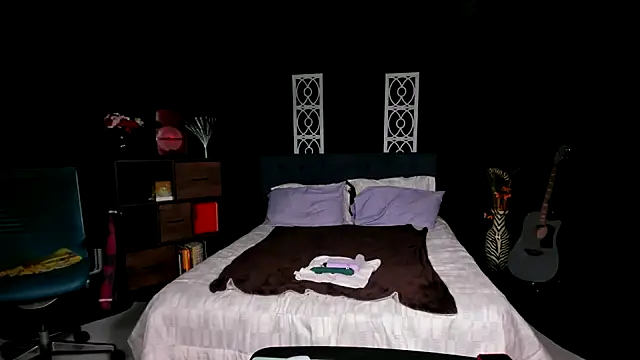 NinaRiveraXO online show from 10-08-25, 01:07