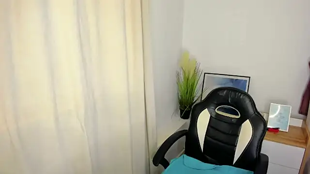 Snapshot of MissJudith chatting on 02-15-26, 09:30 MissJudith online show from 02-15-26, 09:30