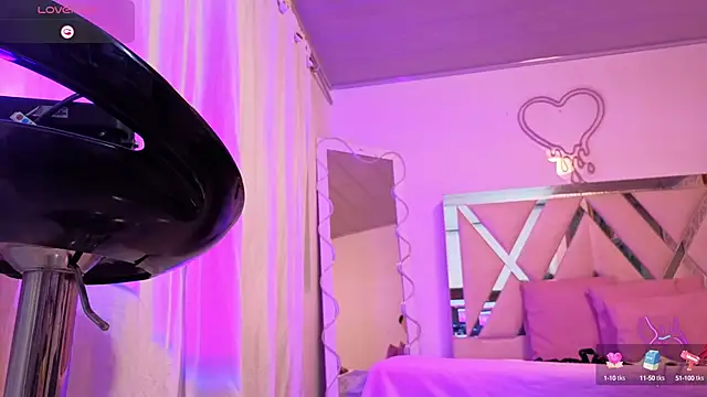 Snapshot of Laylafoxy_tay chatting on 10-14-25, 03:18 Laylafoxy tay online show from 10-14-25, 03:18