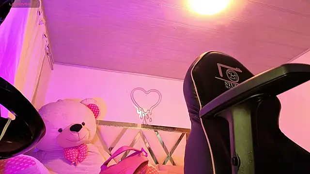 Snapshot of Laylafoxy_tay chatting on 09-24-25, 03:02 Laylafoxy tay online show from 09-24-25, 03:02