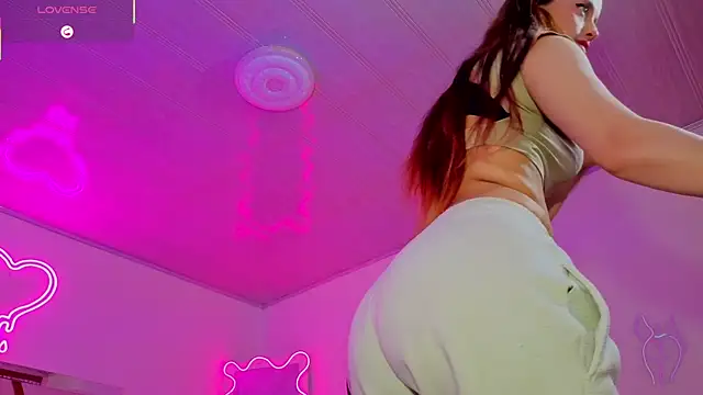 Snapshot of Laylafoxy_tay chatting on 09-18-25, 03:09 Laylafoxy tay online show from 09-18-25, 03:09