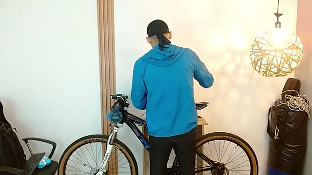 Reiko 85  online show from 11-28-25, 02:28