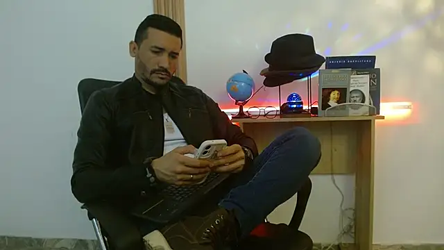 Reiko 85  online show from 11-15-25, 02:43