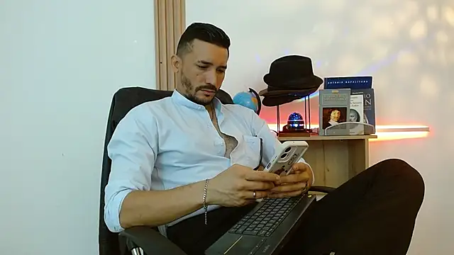 Reiko 85  online show from 11-26-25, 02:50