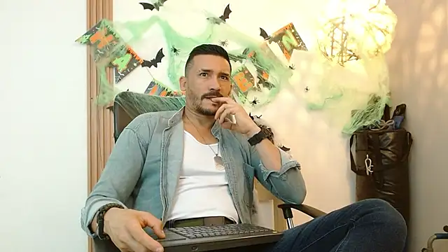 Reiko 85  online show from 10-14-25, 03:01