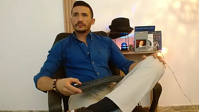 Reiko 85  online show from 11-12-25, 02:54