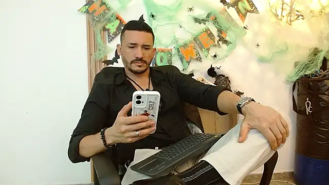 Reiko 85  online show from 10-15-25, 02:36