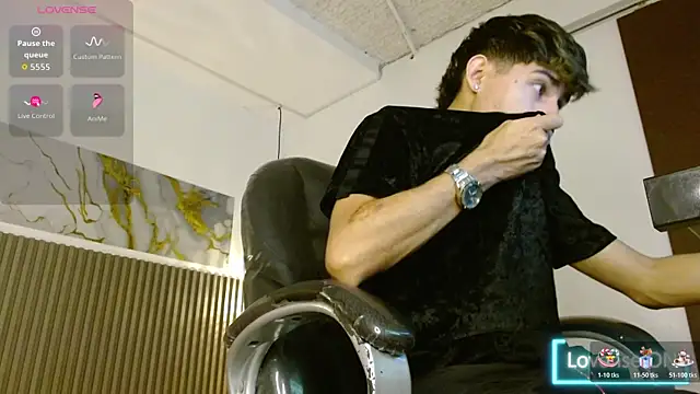 Dyla n18 online show from 11-26-25, 08:09