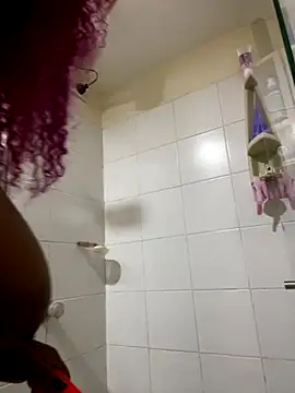 Snapshot of Just_Gissellex chatting on 10-05-25, 10:33 Just Gissellex online show from 10-05-25, 10:33