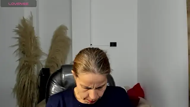 Milf karlye online show from 04-01-26, 02:13