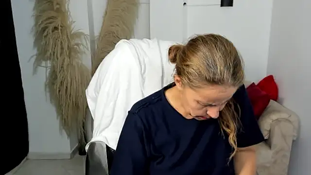 Milf karlye online show from 03-26-26, 01:48