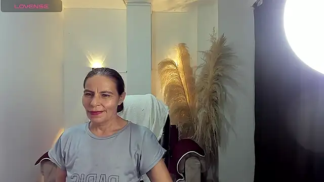 Snapshot of Milf_karlye chatting on 06-06-26, 03:34 Milf karlye online show from 06-06-26, 03:34