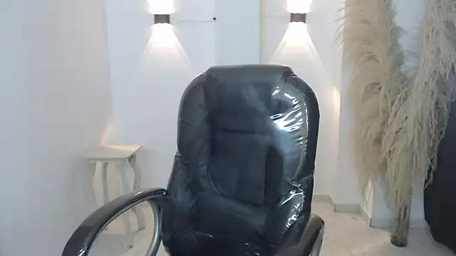 Milf karlye online show from 12-20-25, 01:41