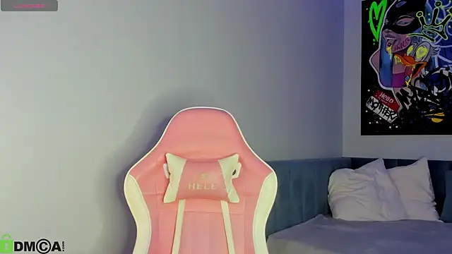 Jennifer Wadee online show from 12-23-25, 12:22