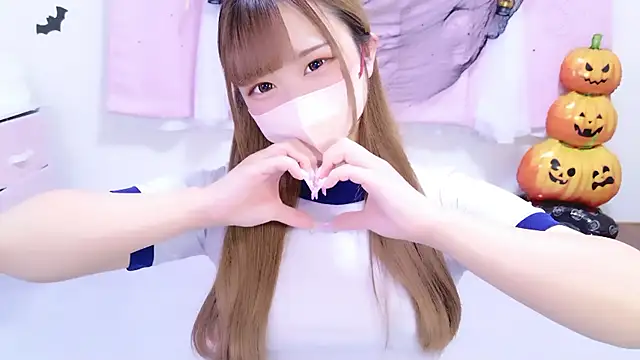 Snapshot of MAIKA_pyon chatting on 10-24-25, 06:51 MAIKA pyon online show from 10-24-25, 06:51